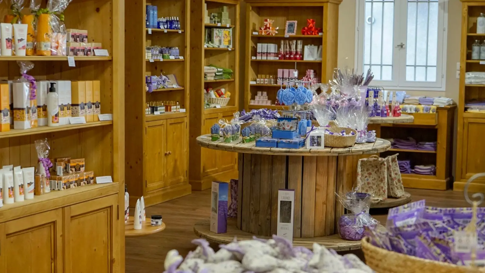 Intérieur du magasin de Gréoux les bains