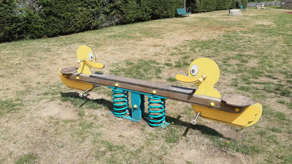 Jeux au plan d'Usson en Forez