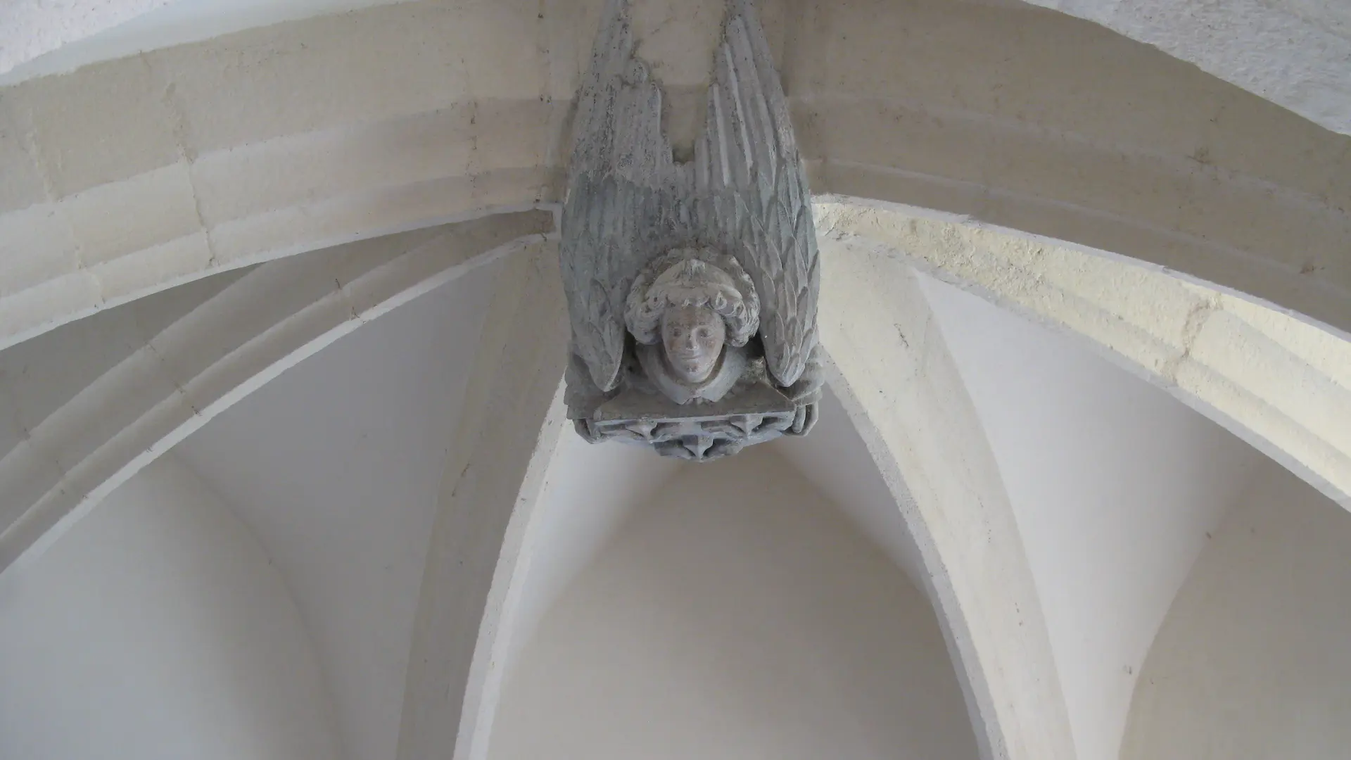 clé de voûte de l'abside.