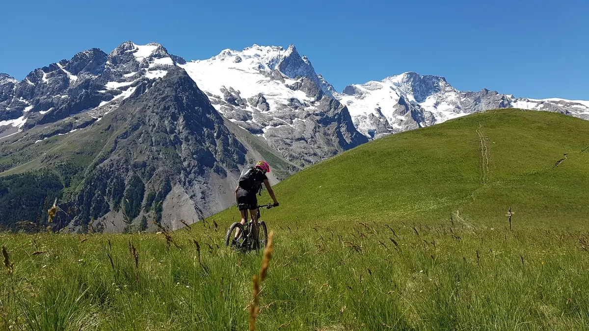 VTT face à la Meije