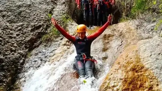 Sauts et passages ludiques dans le Rif Lauzon avec Ecrins Spéléo Canyon