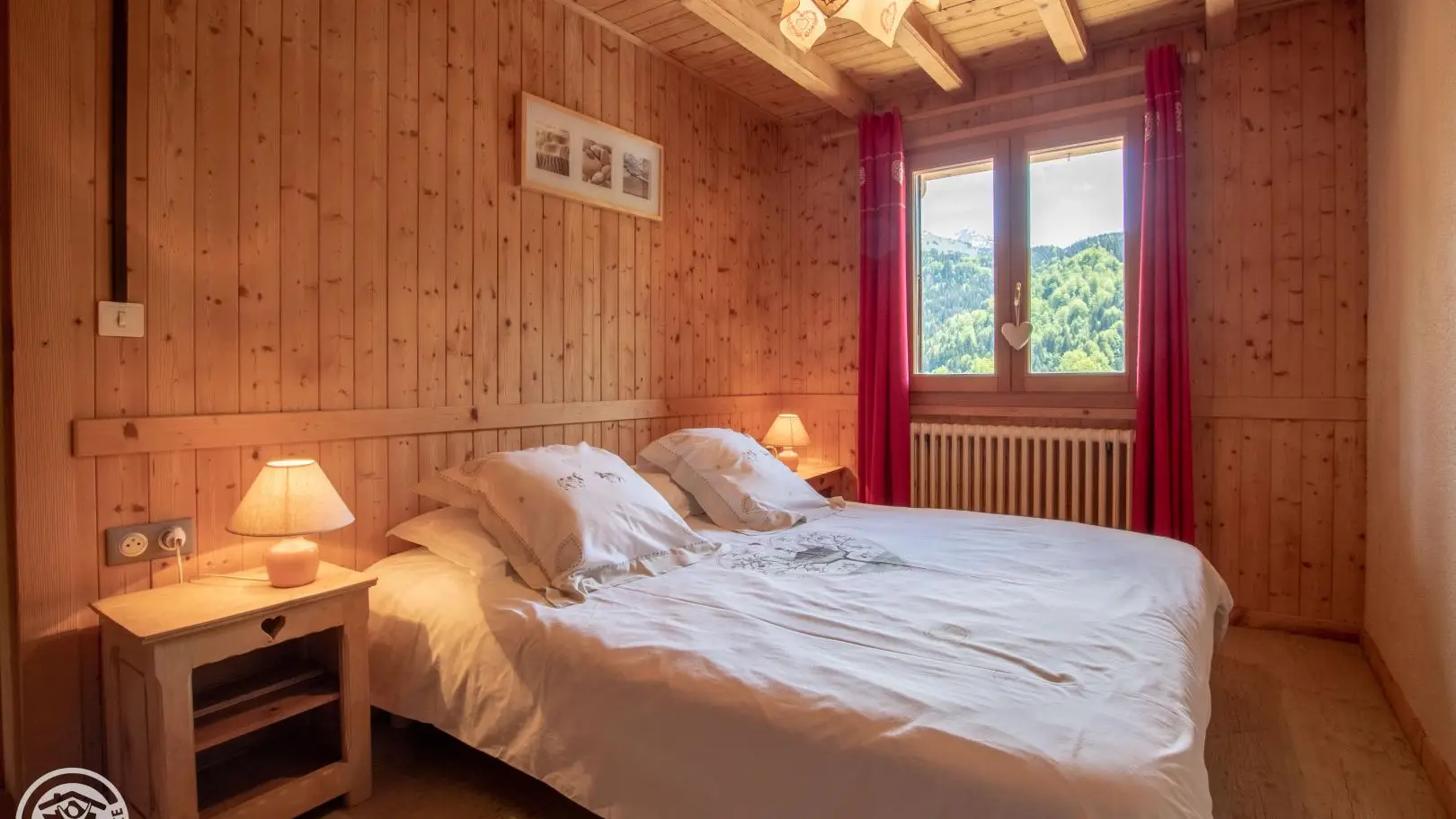 Chambre avec fenêtre, lit 160x190, draps fournis, à chacun son chevet