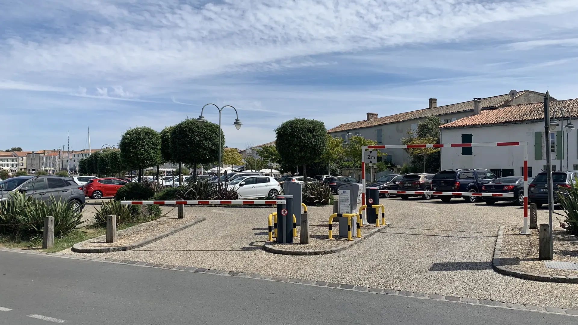 Entrée et sortie du parking