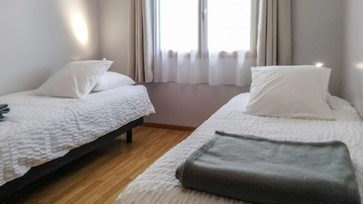 Chambre 1 en configuration lits séparés