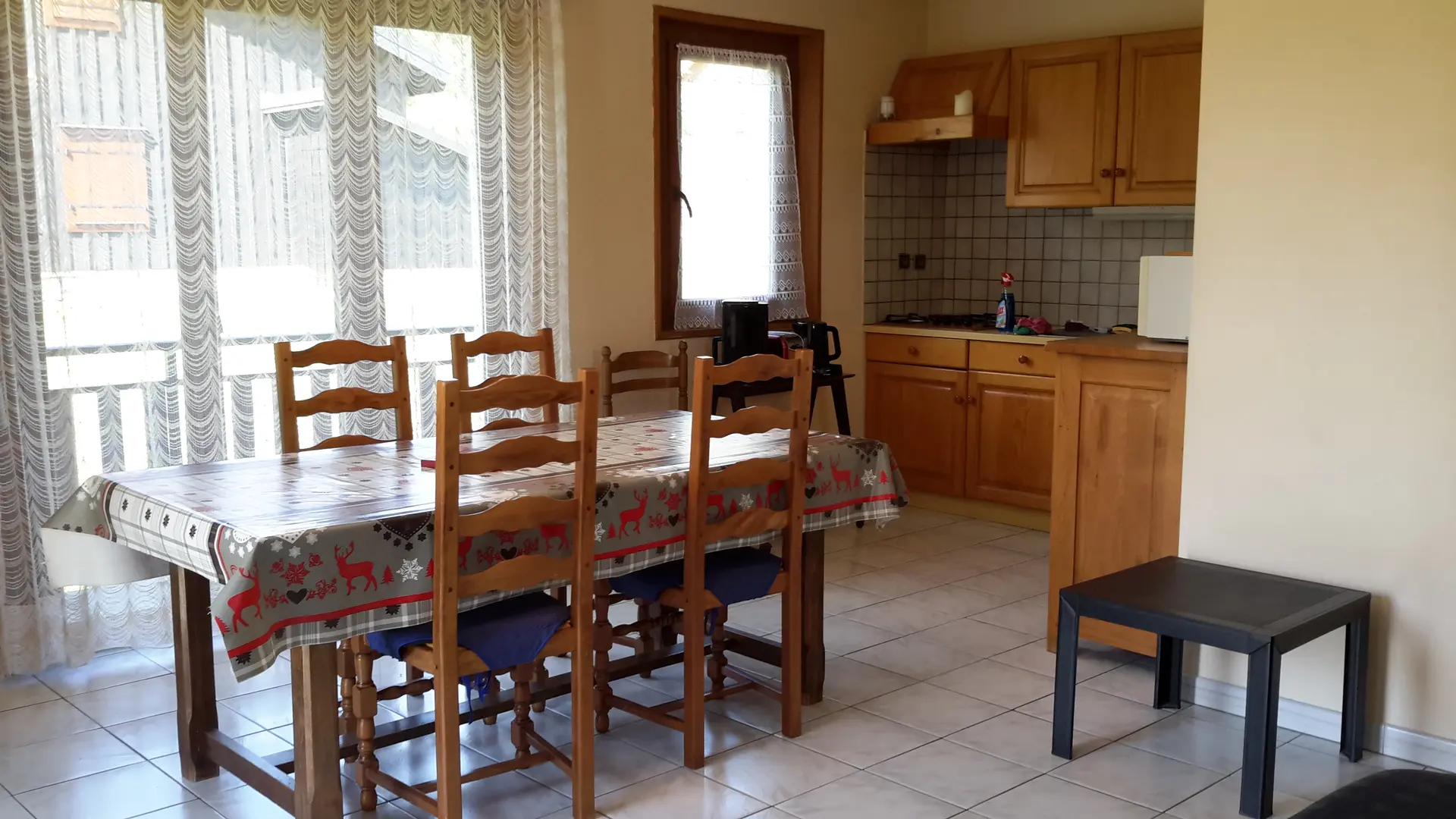 Salle à manger et cuisine