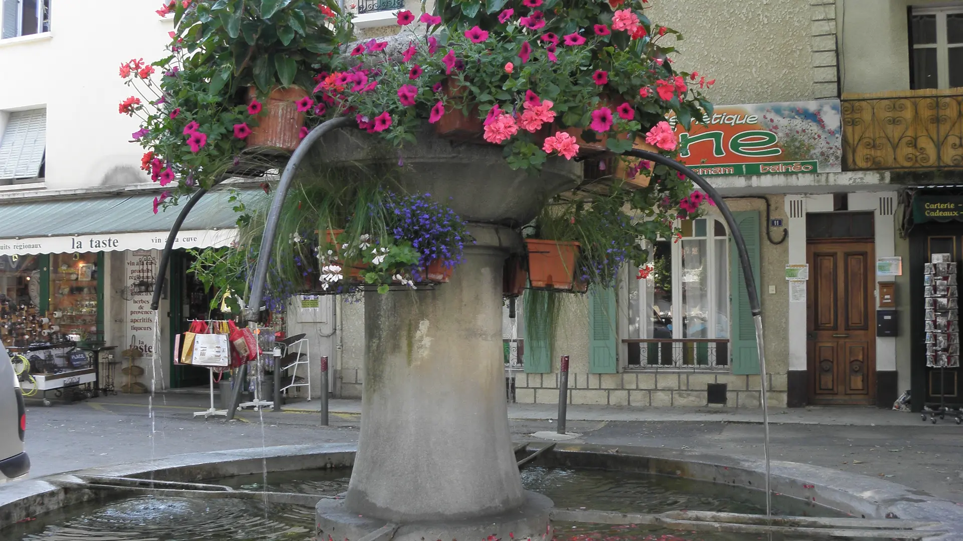 Fontaine, place du Docteur Itard