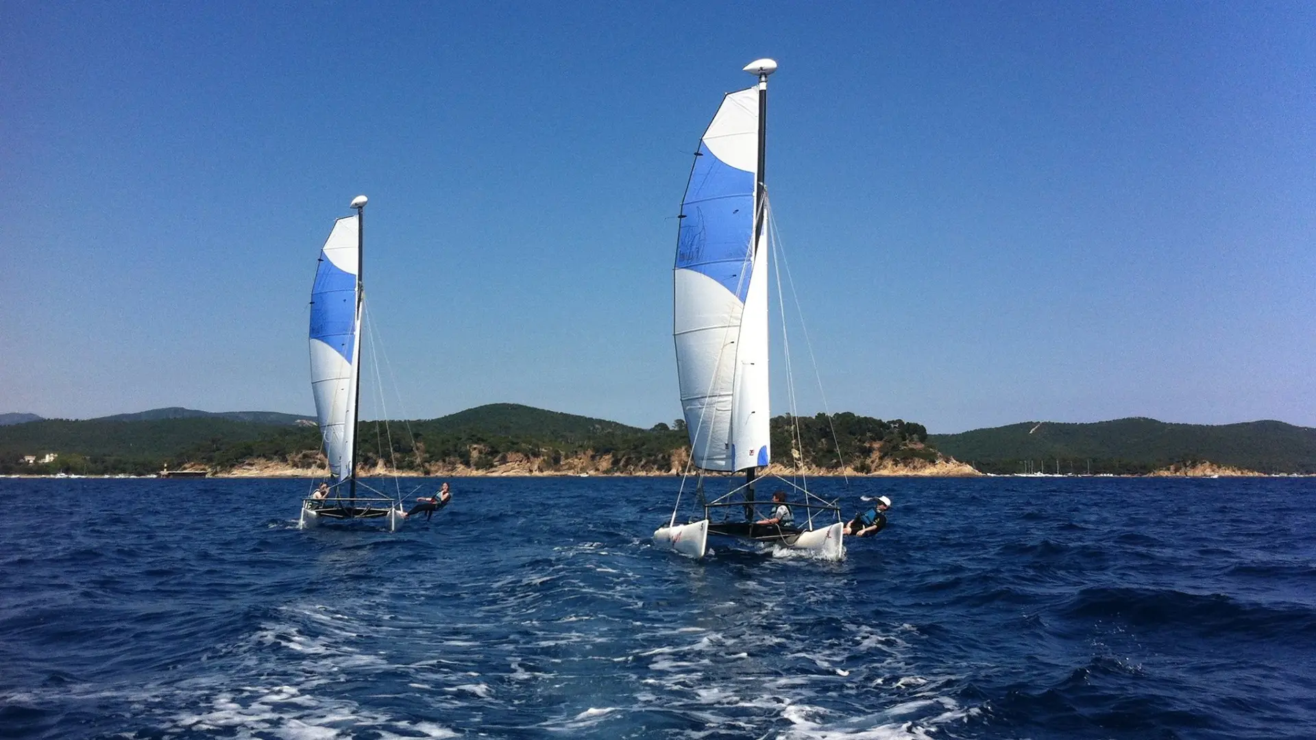 Cours, stages et location de catamaran