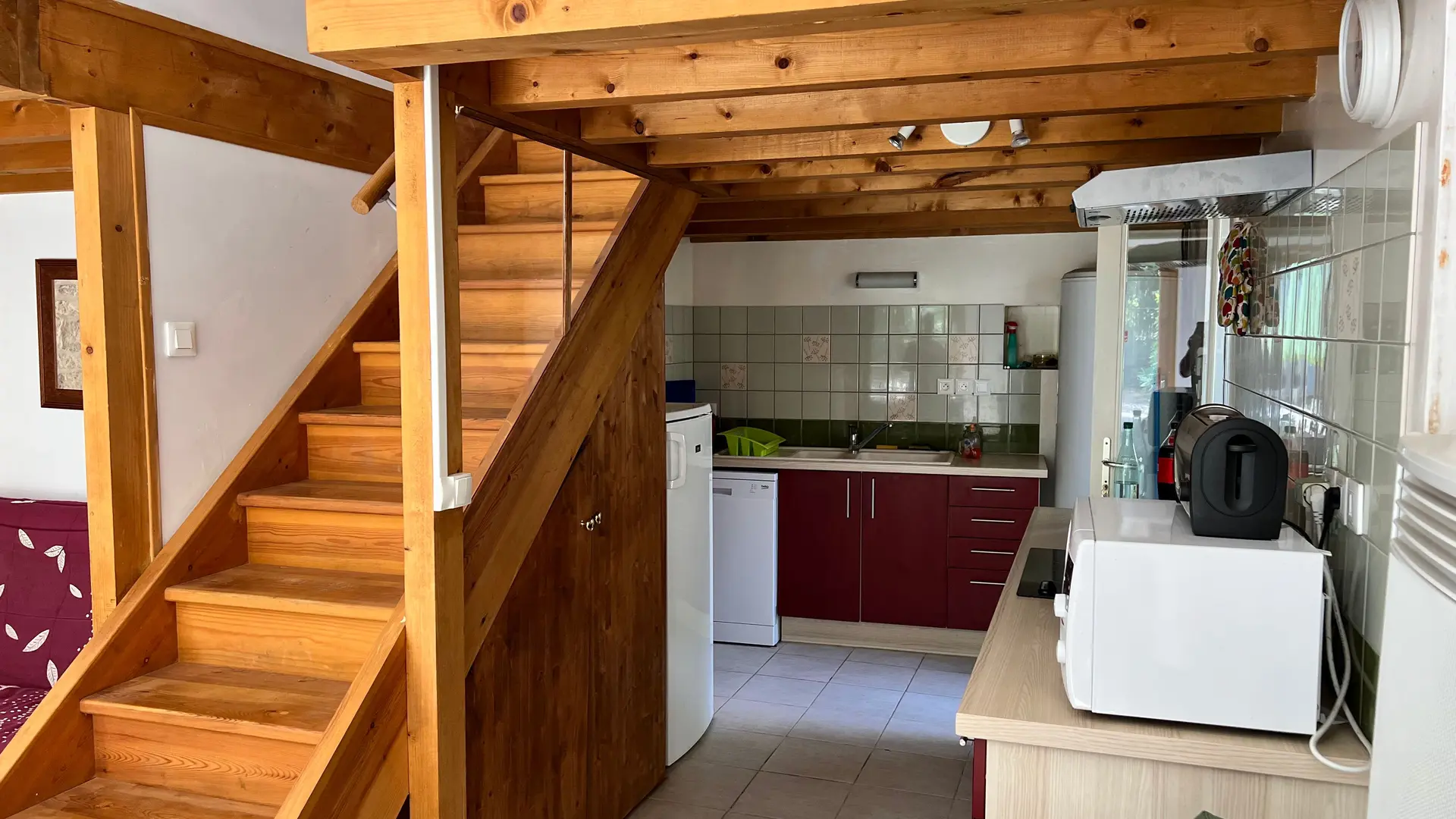 Cuisine et escalier