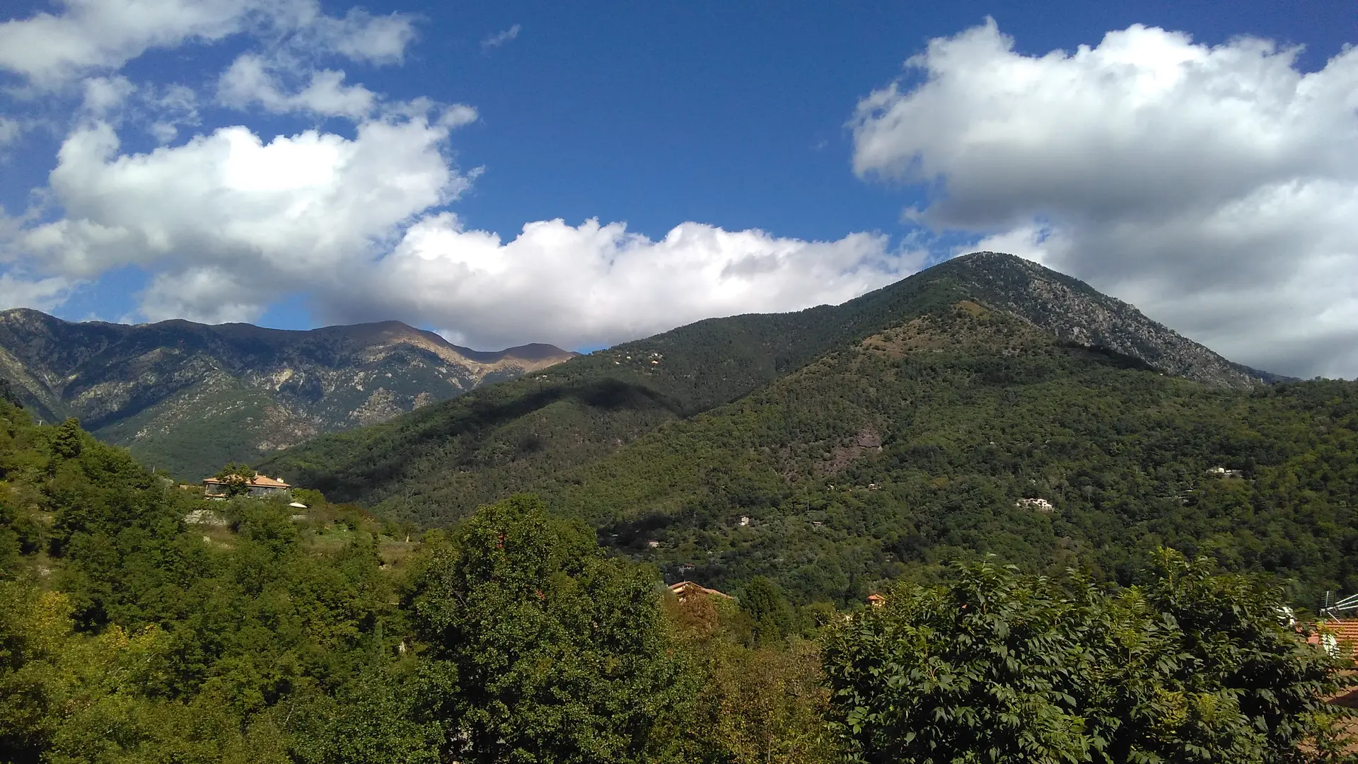 Vue sur vallée/ côté village de Belvédère