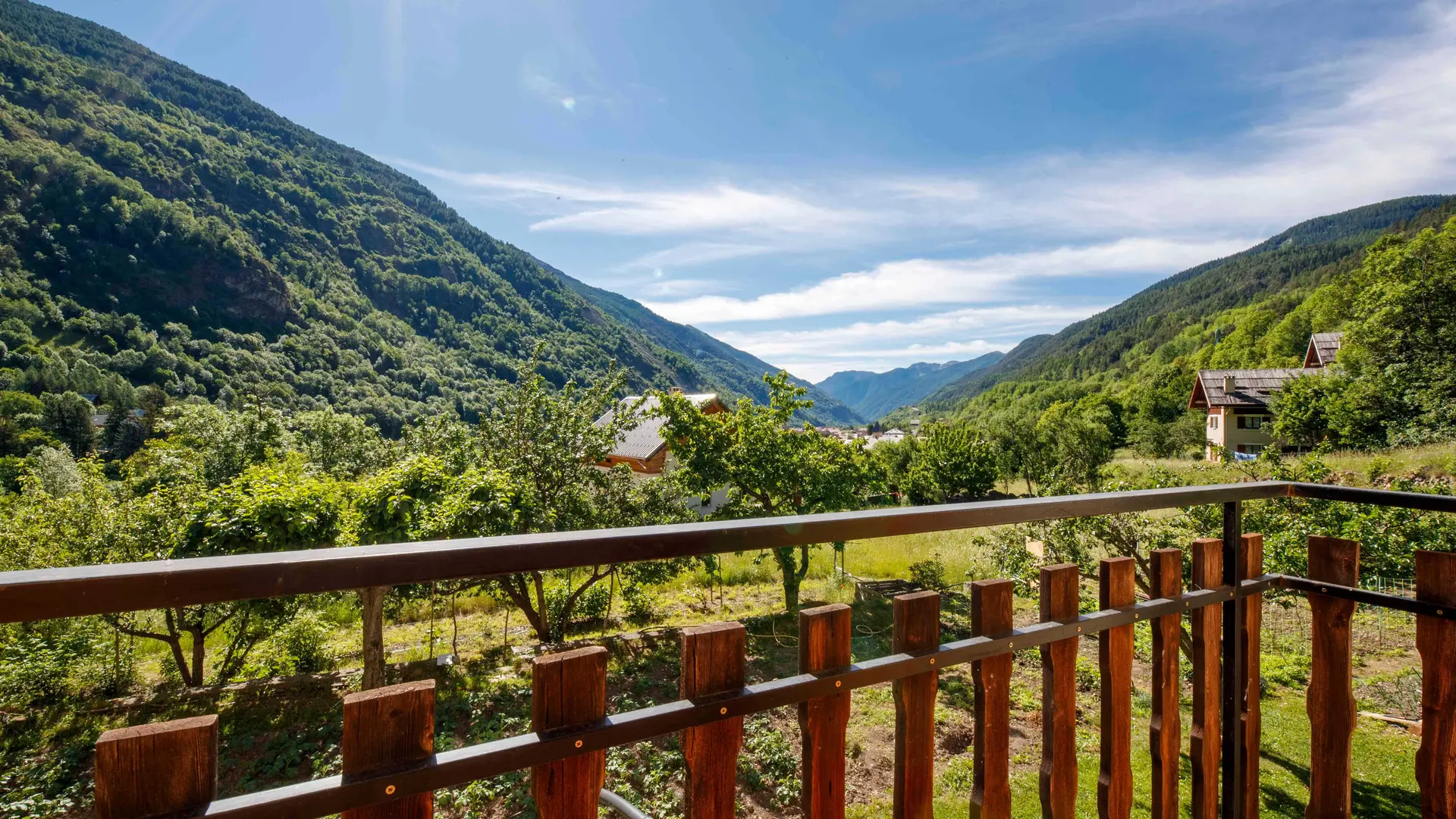 Gîte Les Rosiers-Vue depuis le balcon-Saint-Étienne-de-Tinée-Gîtes de France des Alpes-Maritimes