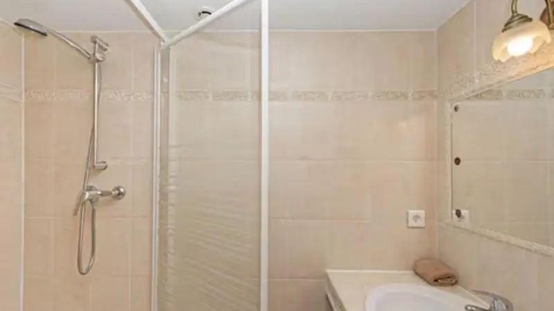 Le Capouane- Salle d'eau - La Turbie-Gîtes de France des Alpes-Maritimes