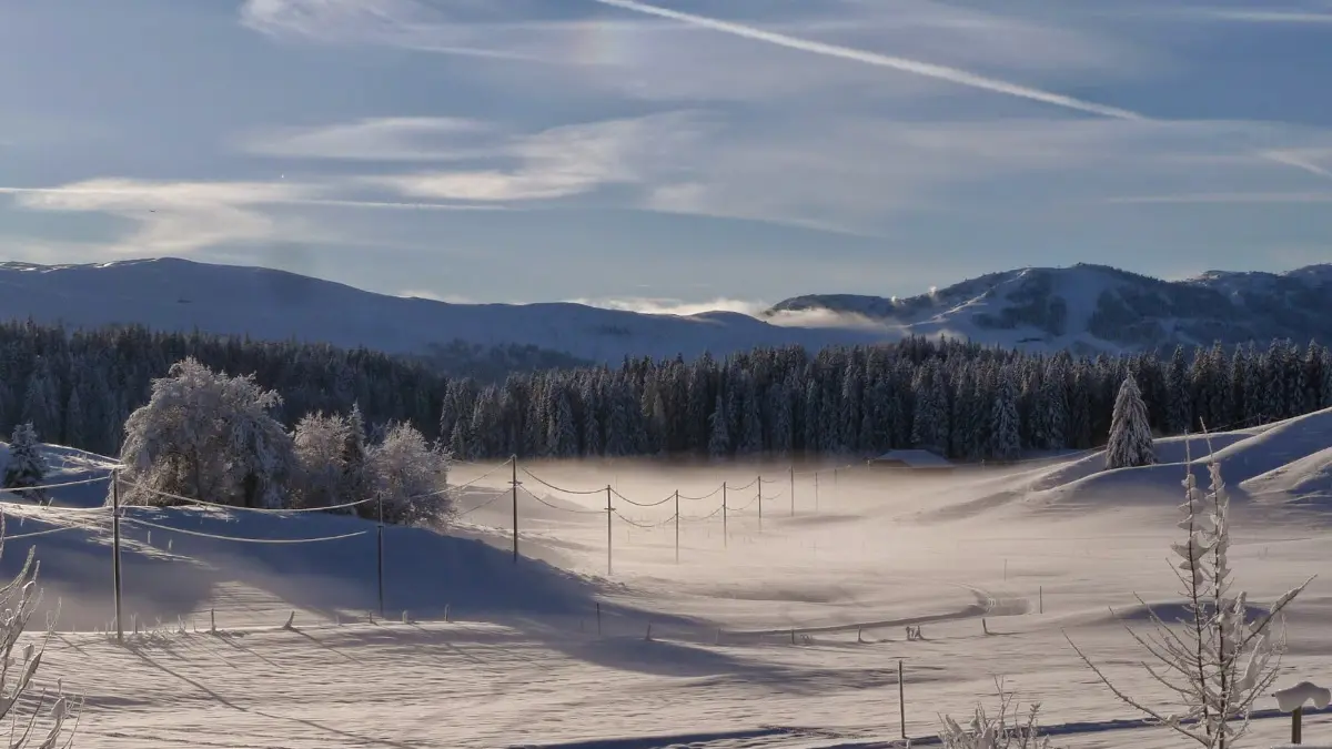 Gîte La Pierre à Sel - Départ en ski de randonnée de la maison.