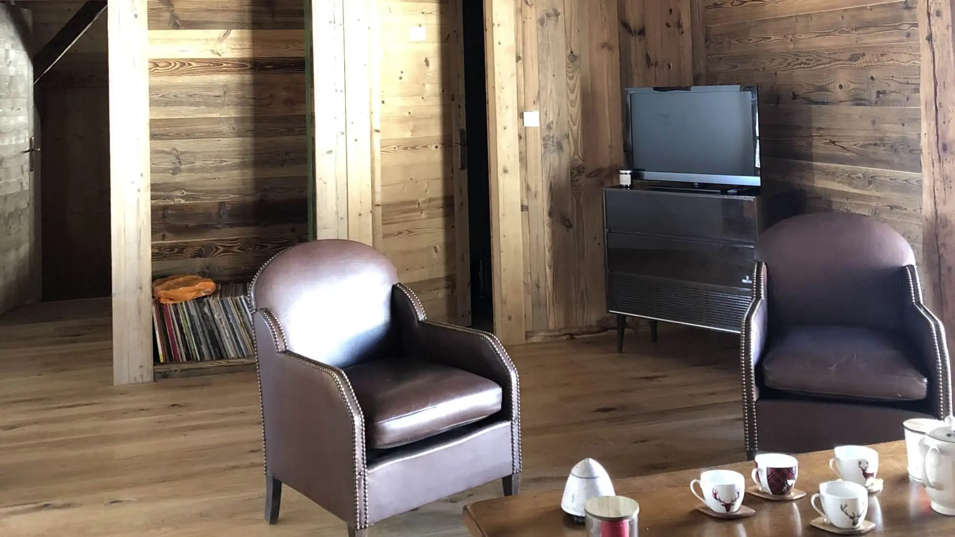 living room with armchairs, coffee table