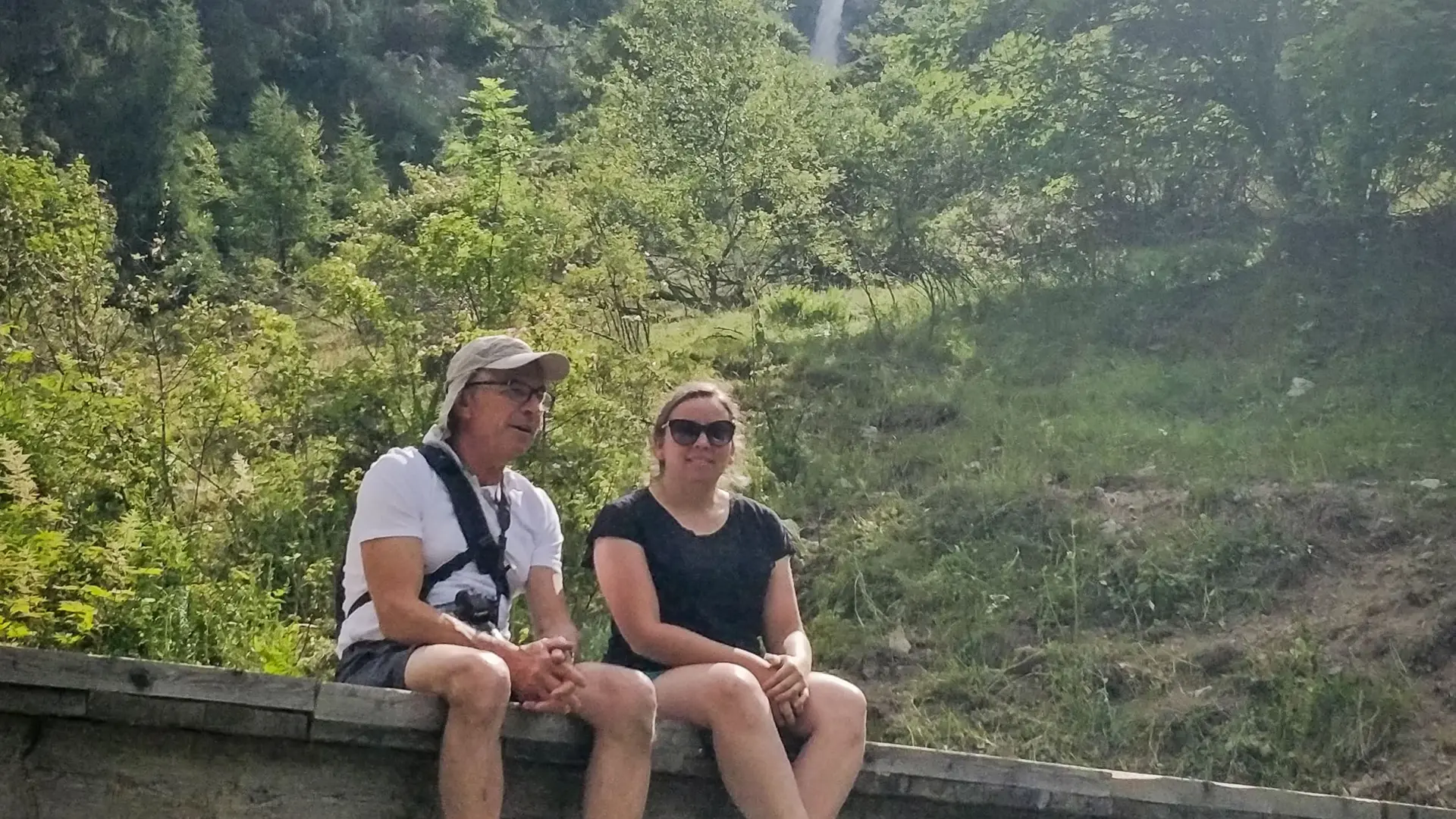 Pause sous la cascade du Buchardet