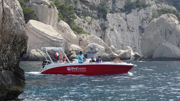 Marseille: Iconic Calanques Boat Tour with Snorkeling