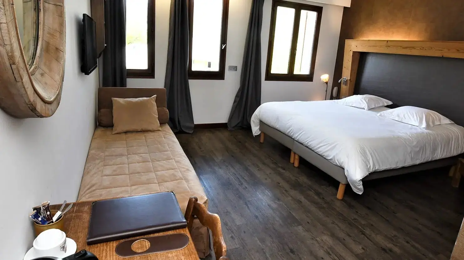 Auberge des Clarines au Châtelard : Chambre confort n°6