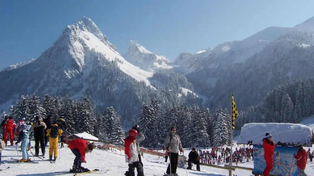 journée de ski dans notre station familiale de Bernex dent d'Oche, ski pour tous, du débutant au confirmer, équipée de canons neige, ESF