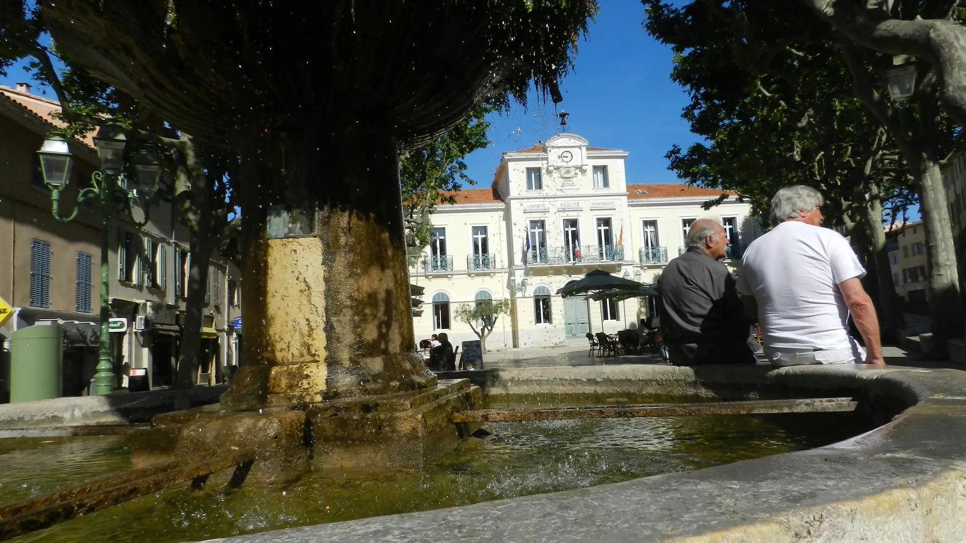 Place Jean Jaurès et hôtel de ville