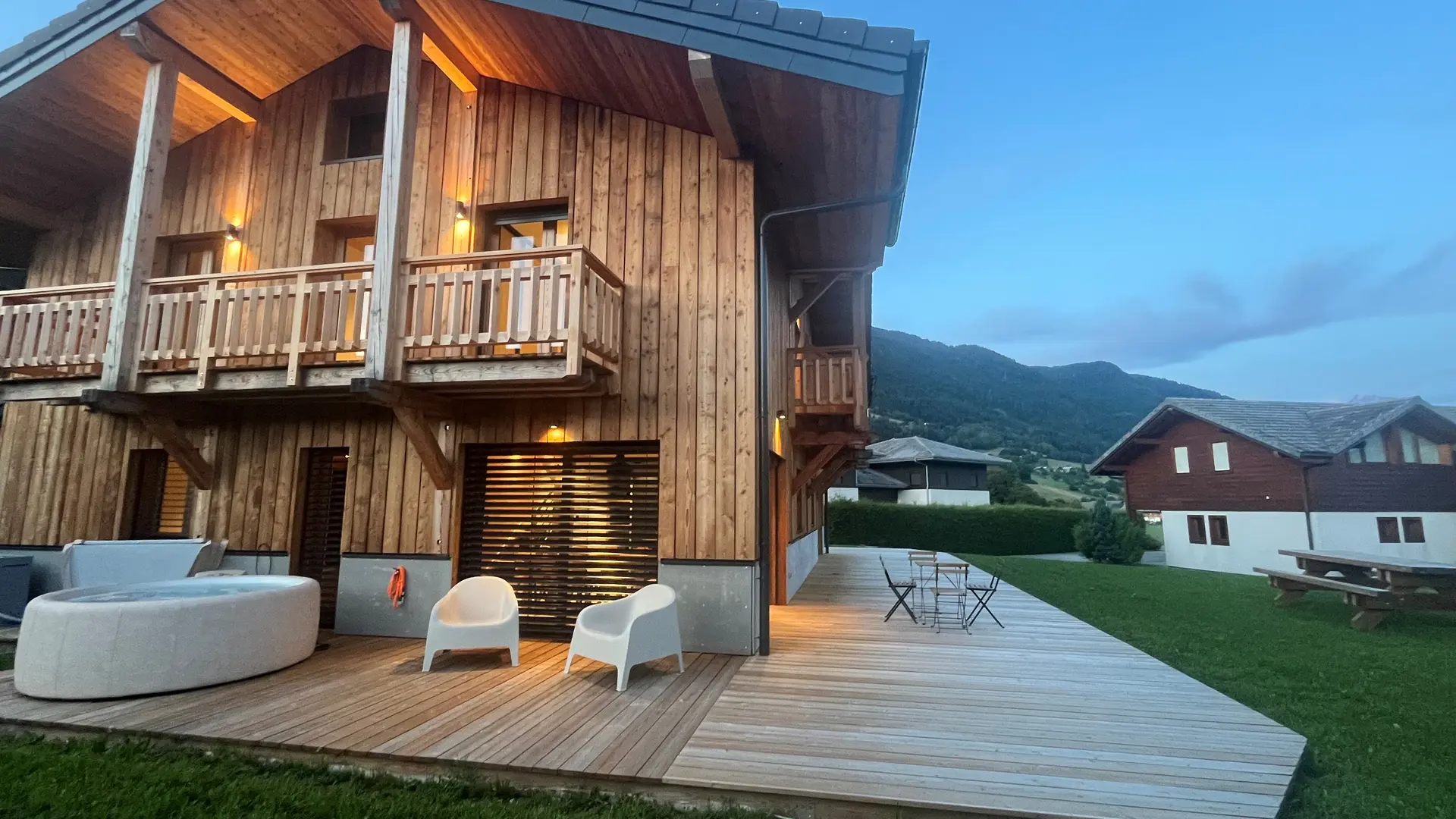 Le chalet vue extérieure de jour