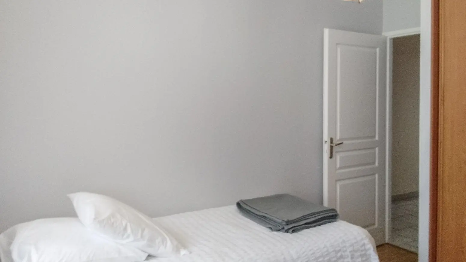 Chambre 1 en configuration lits séparés