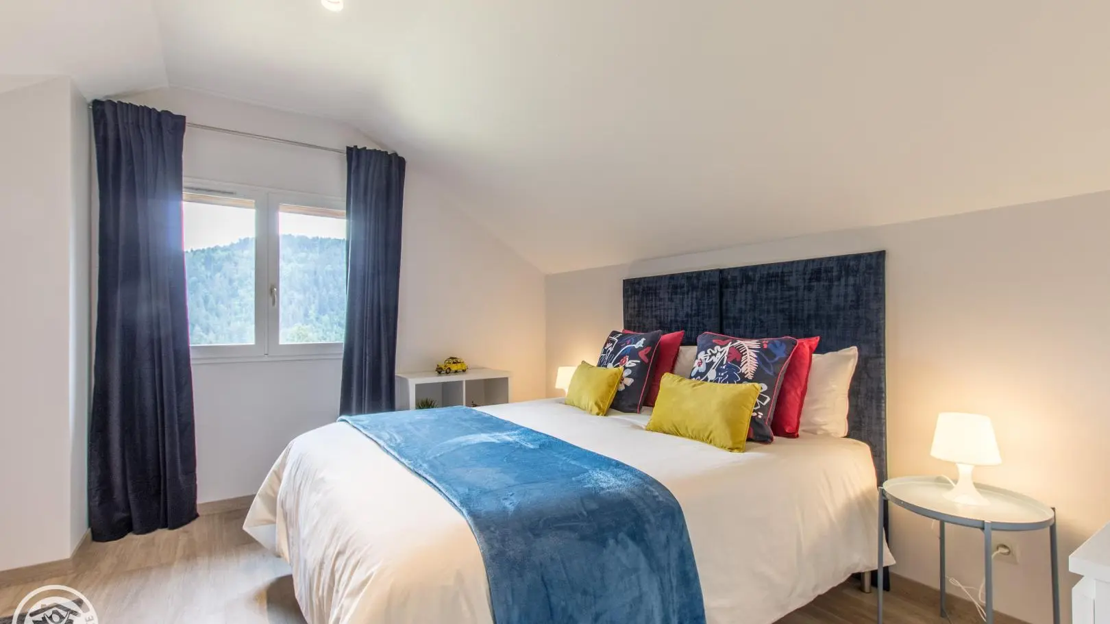 Chambre 2 à l'étage en configuration lit 160cm