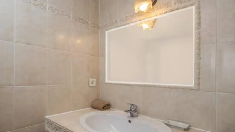 Le Capouane- Salle d'eau - La Turbie-Gîtes de France des Alpes-Maritimes