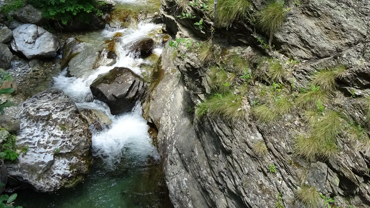 Au départ de l'itinéraire vers les six cabanes