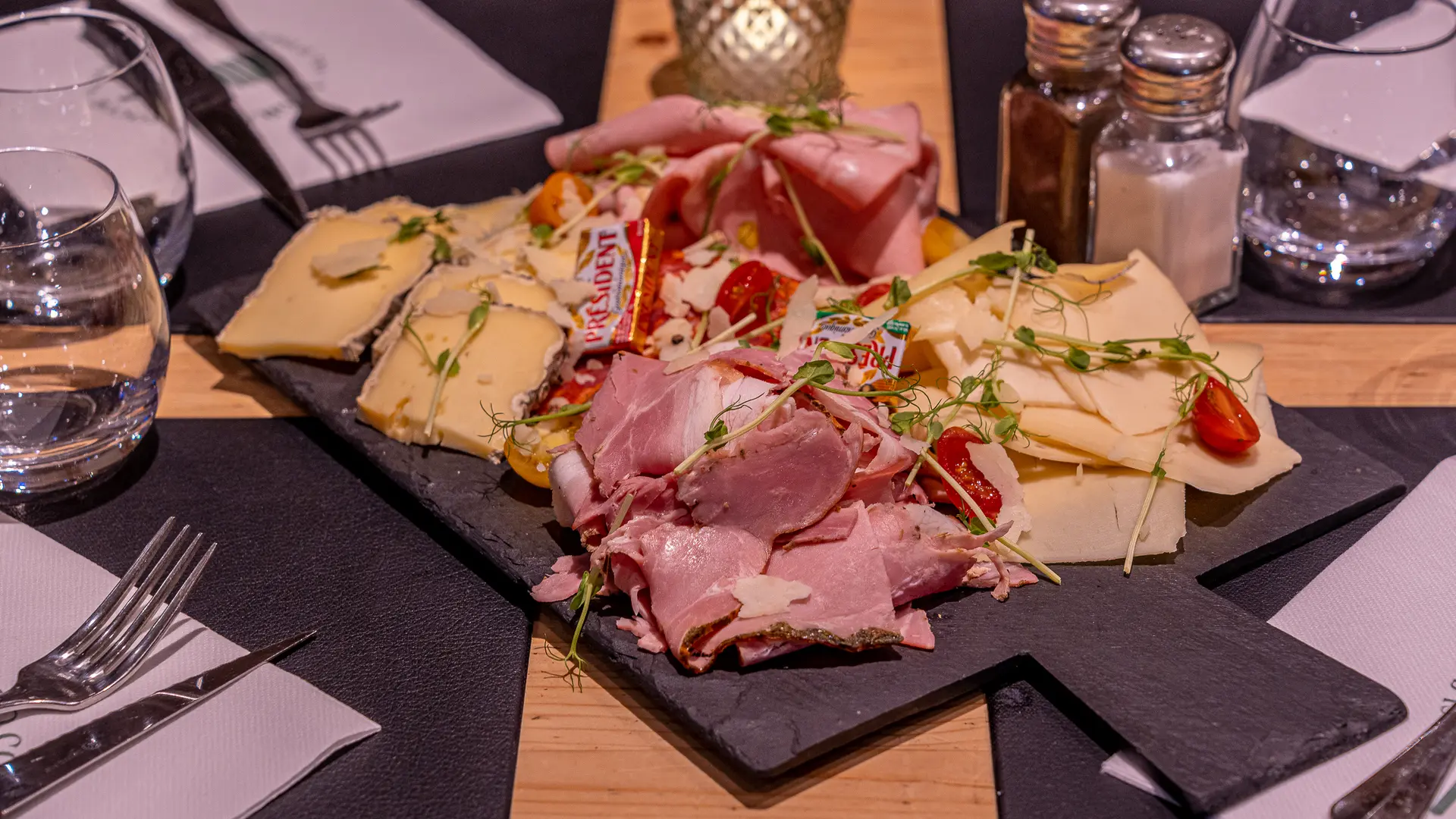 Plateau charcuterie / fromages - Grand Cocor_Val d'Isère