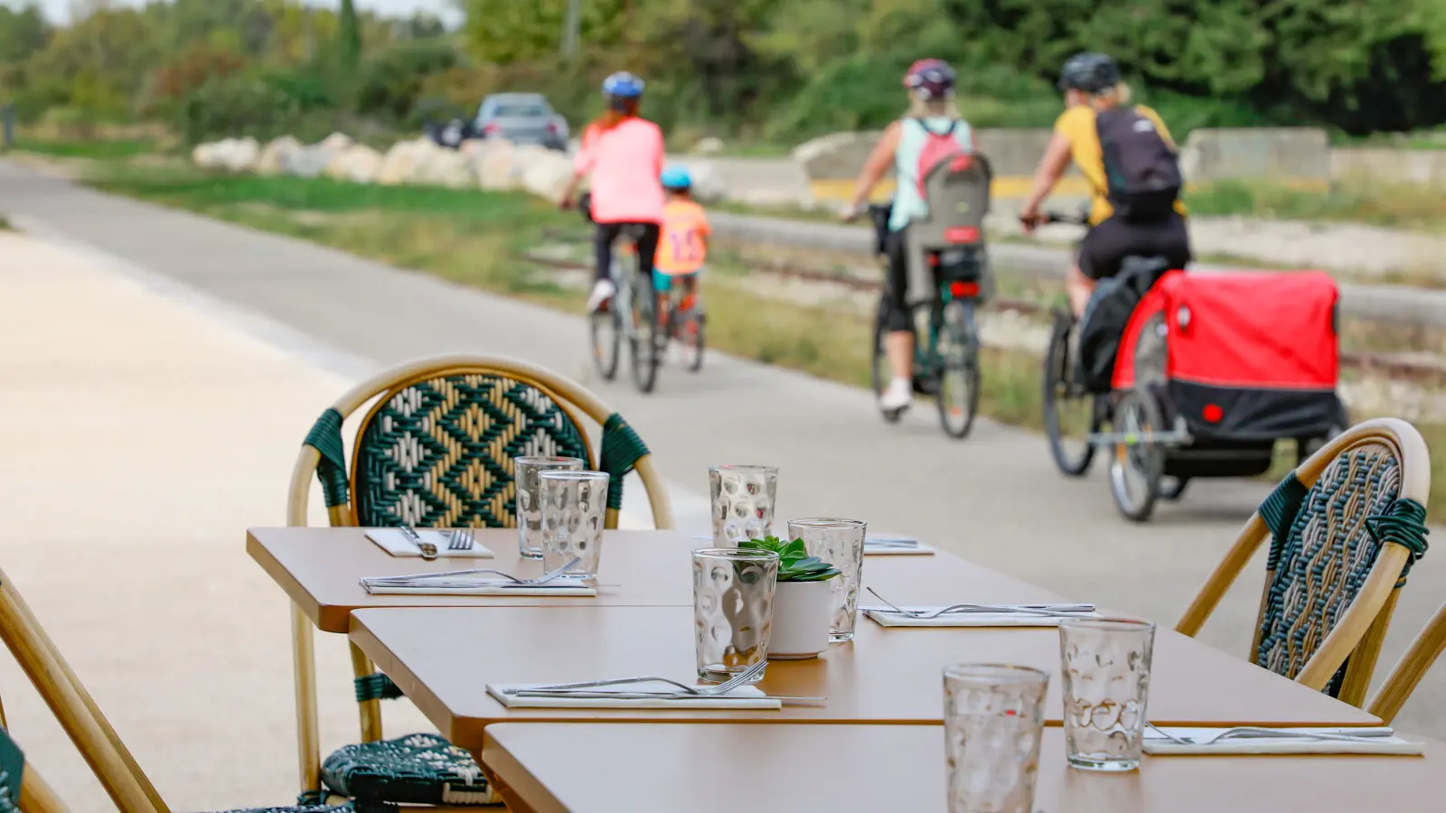 Restaurant vélo sur la Via venaissia Jonquières