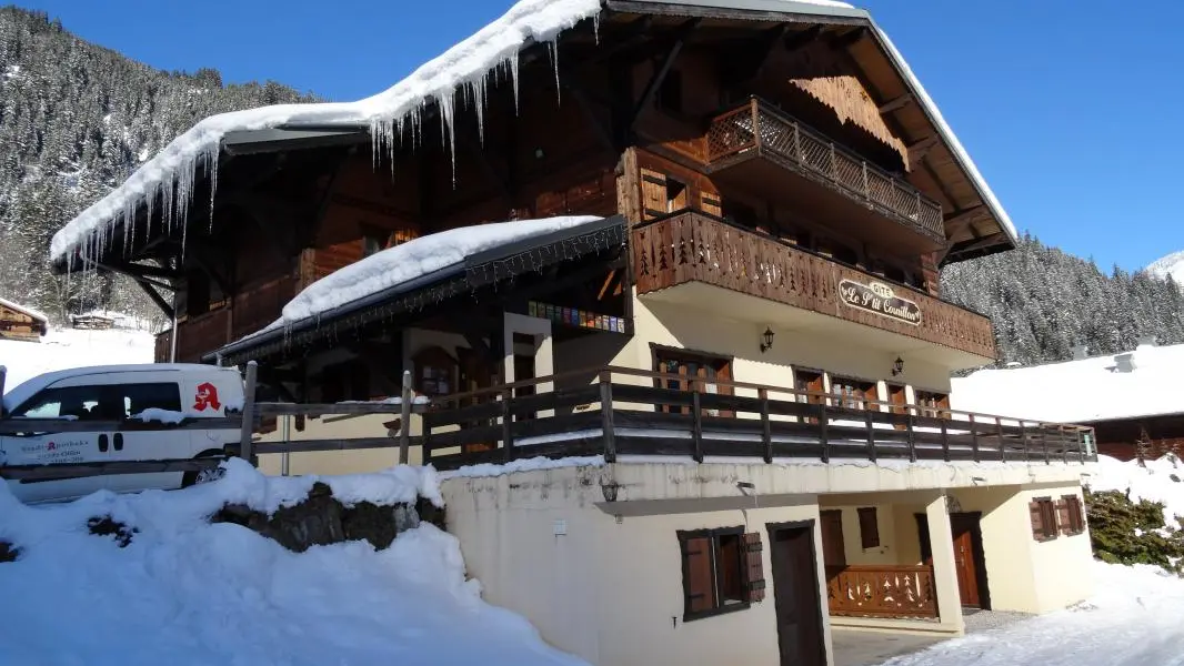 le petit cornillon, 20 PERS, 7 CHAMBRES,7 salles de bain.
320m²