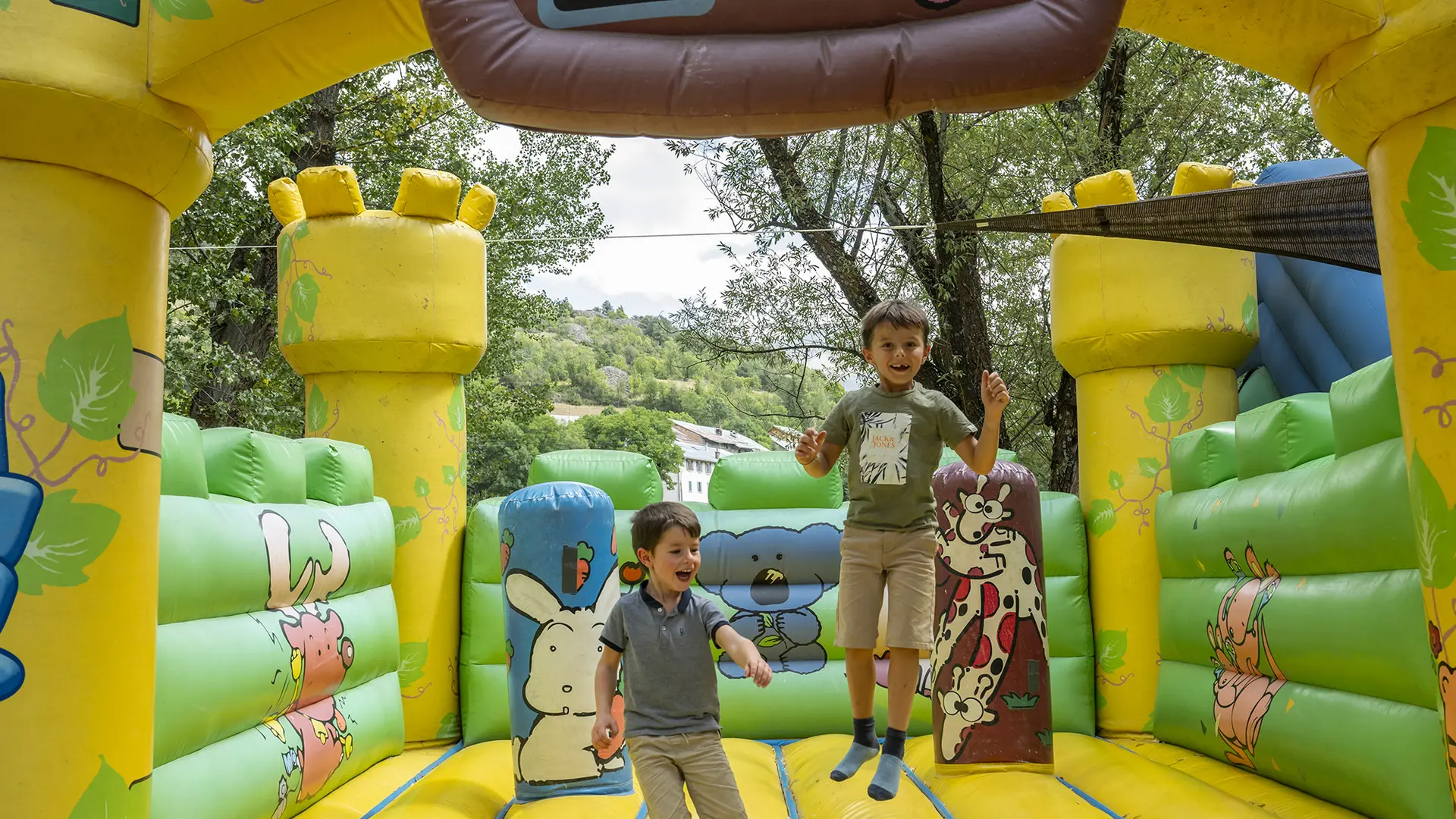 Châteaux gonflables du plan d'eau de Jausiers