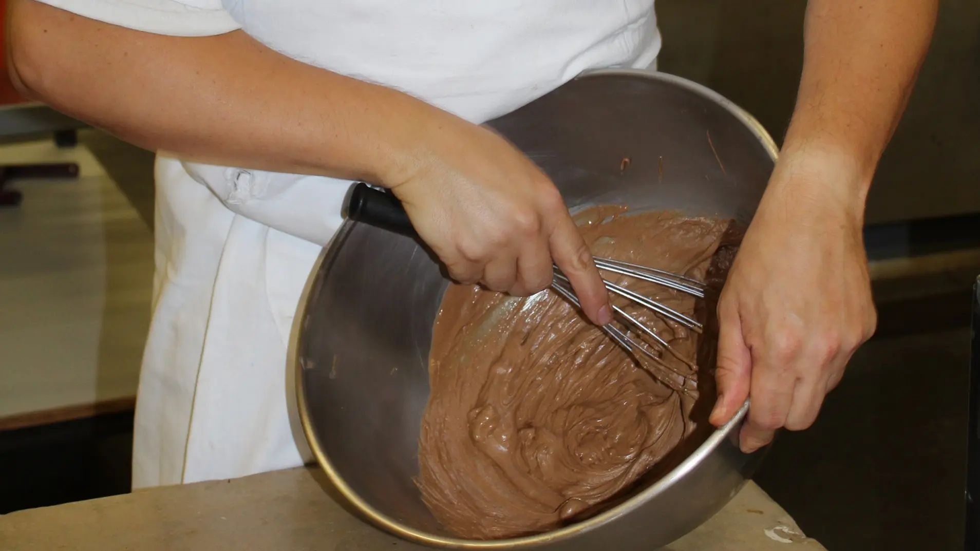 fabrication manuelle du chocolat