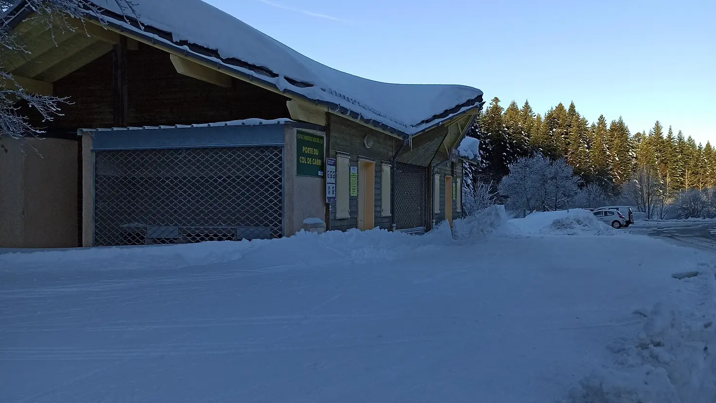 Le départ ski de fond au pied devant la location de skis de l'auberge-refuge de Carri