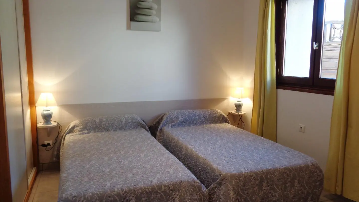 Chambre avec 2 lits 90.