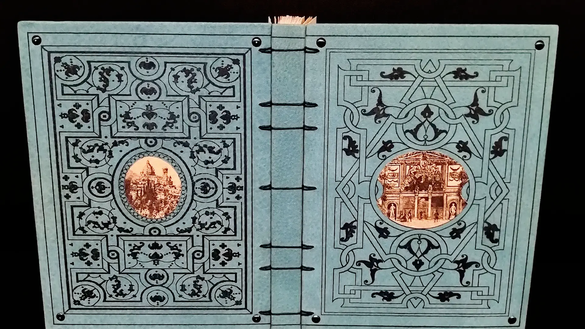 Reliure criss-cross, décor transfert d'images sur cuir