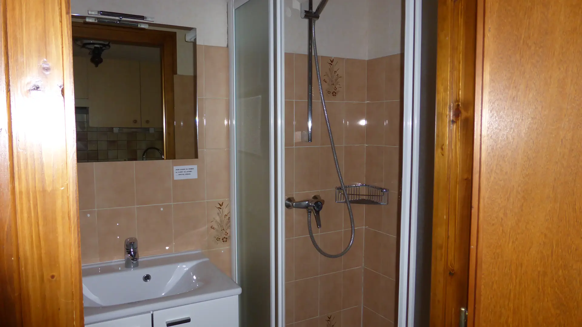 Salle de bain avec douche/Bathroom with a shower-Pont de Suize n°2-Le Grand-Bornand