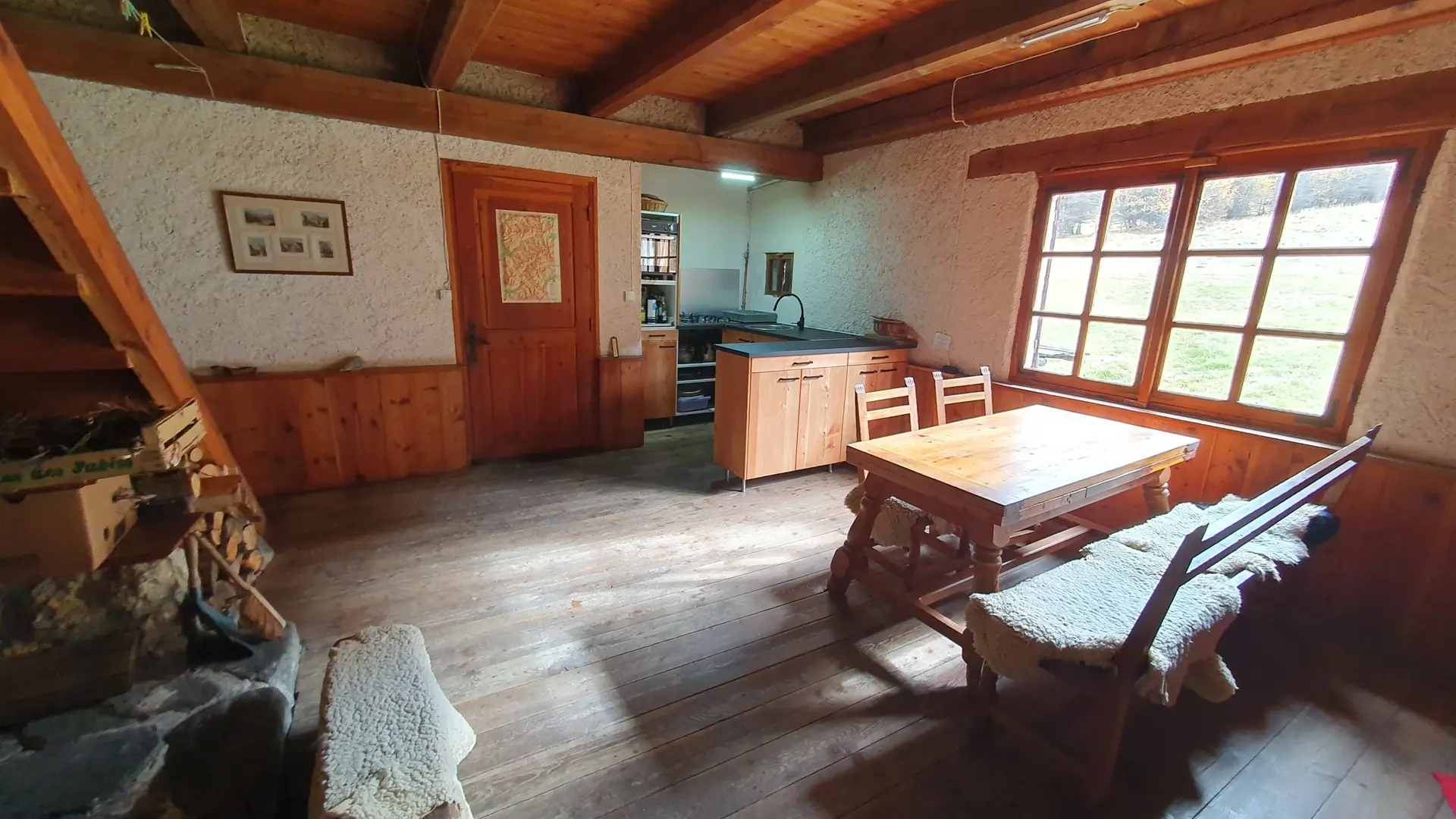 Intérieur salon - vue cuisine