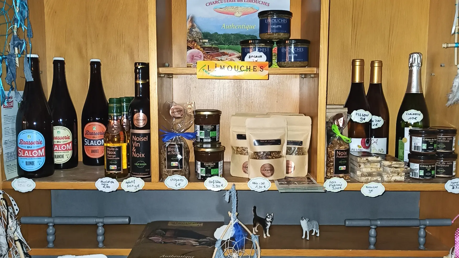 Présentazion de produits locaux, bières, noix ...