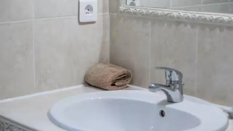 Le Capouane- Salle d'eau - La Turbie-Gîtes de France des Alpes-Maritimes