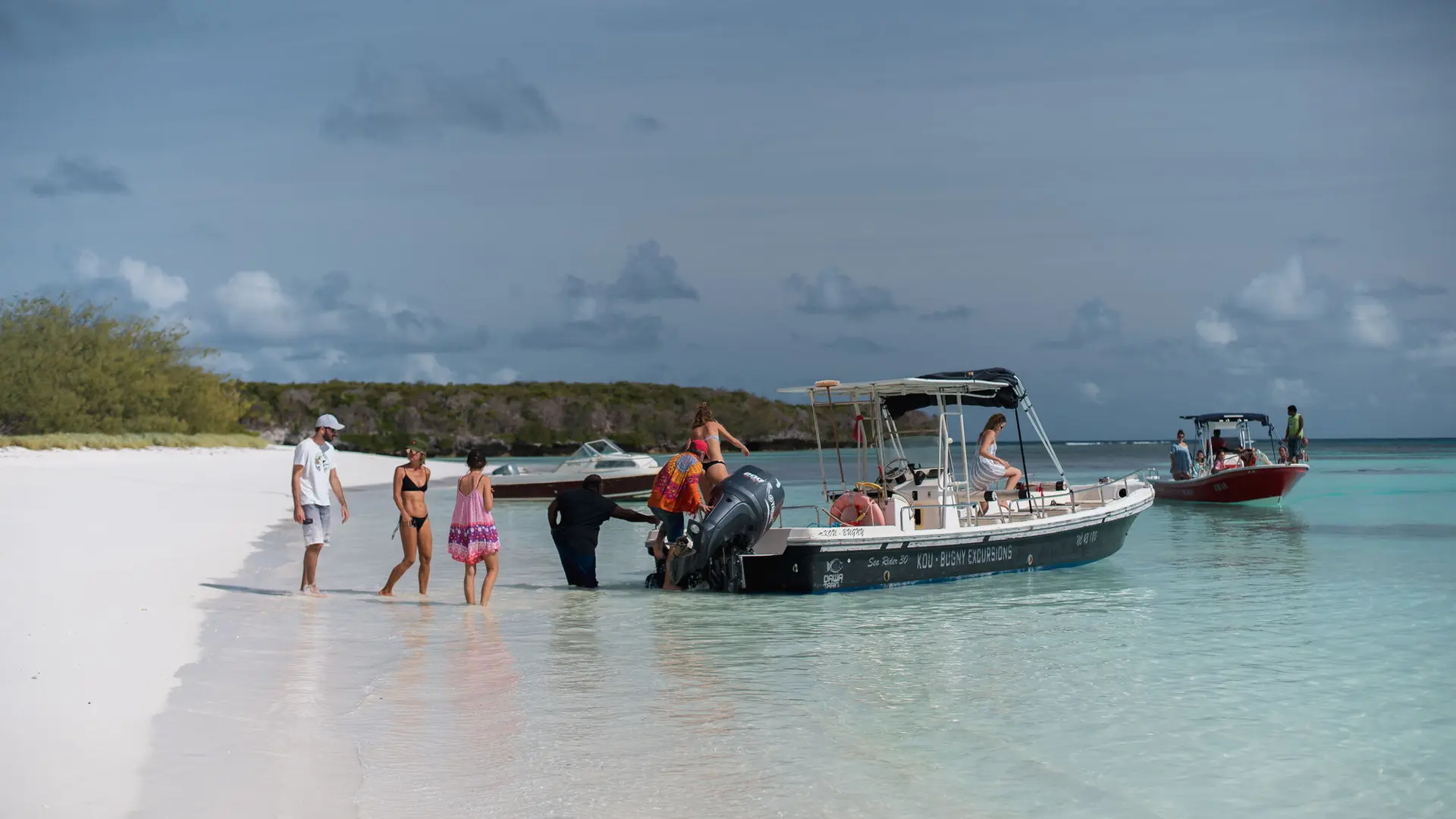 Arrival on Brosse Islet - Kou Bugny Excursion