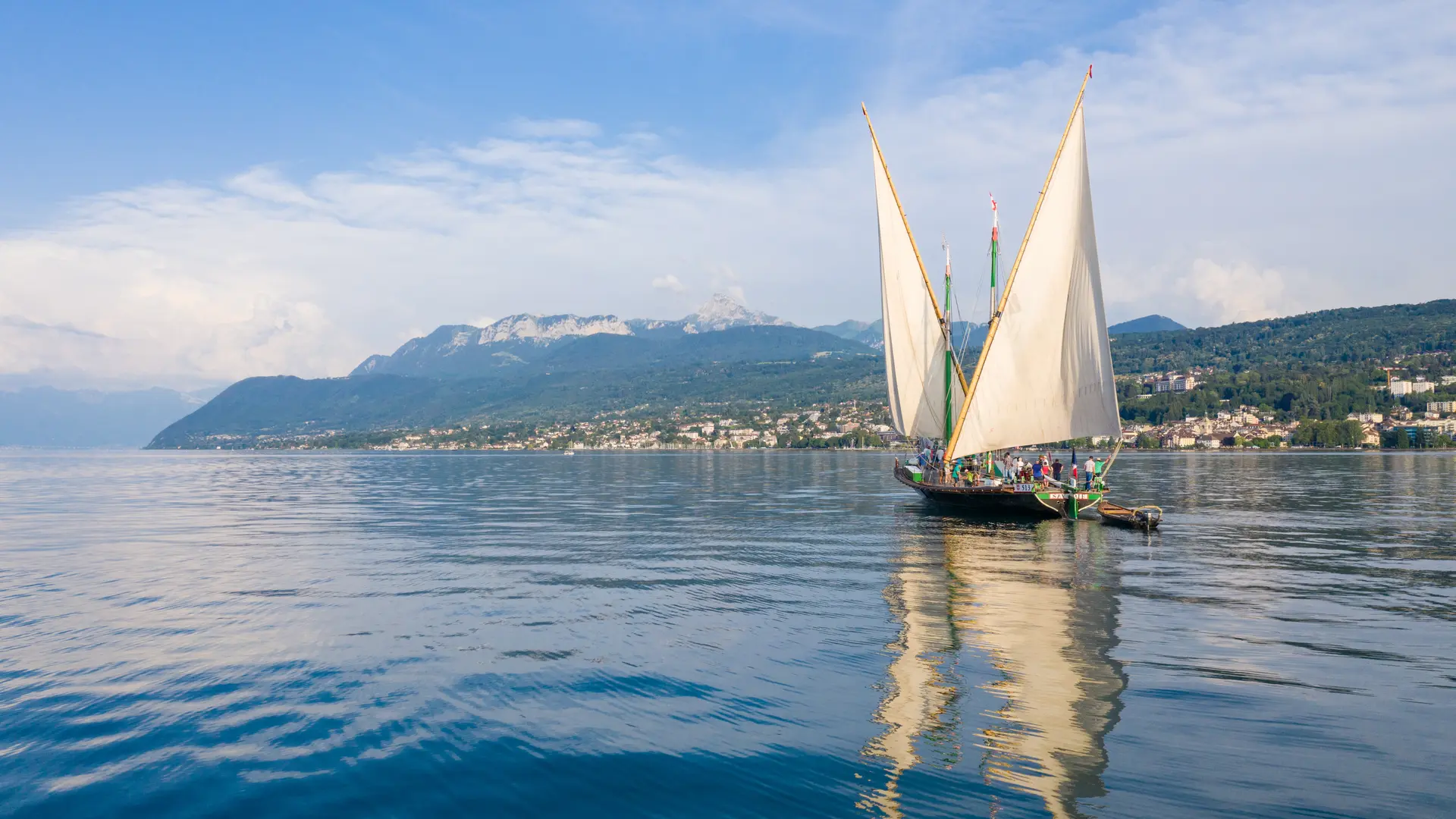 barque la Savoie au large d'Evian