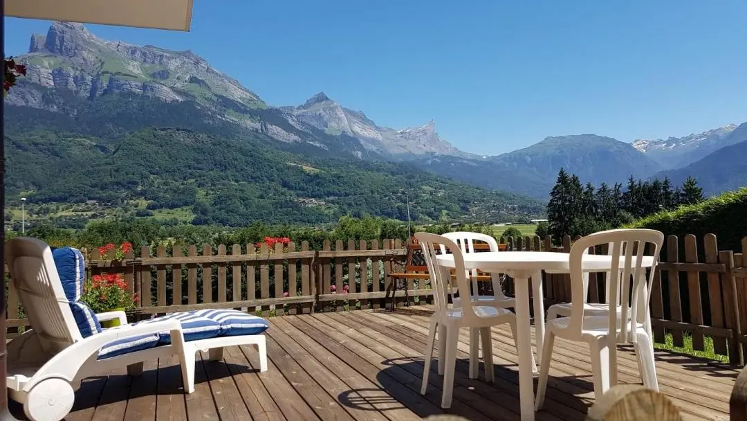 Aiguilles de Varhens et Pointe de Platé.