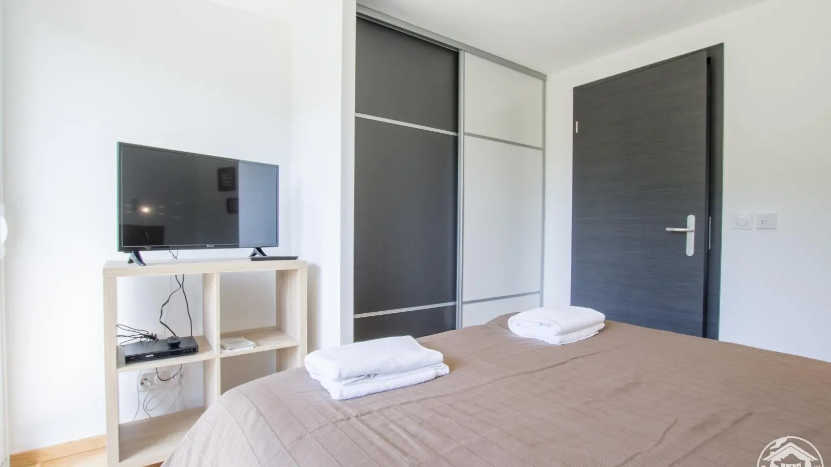 2 eme chambre avec TV