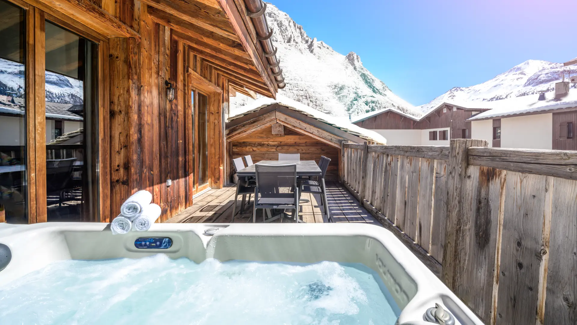 Jaccuzzi extérieur-Chalets Madame Vacances_Val d'Isère