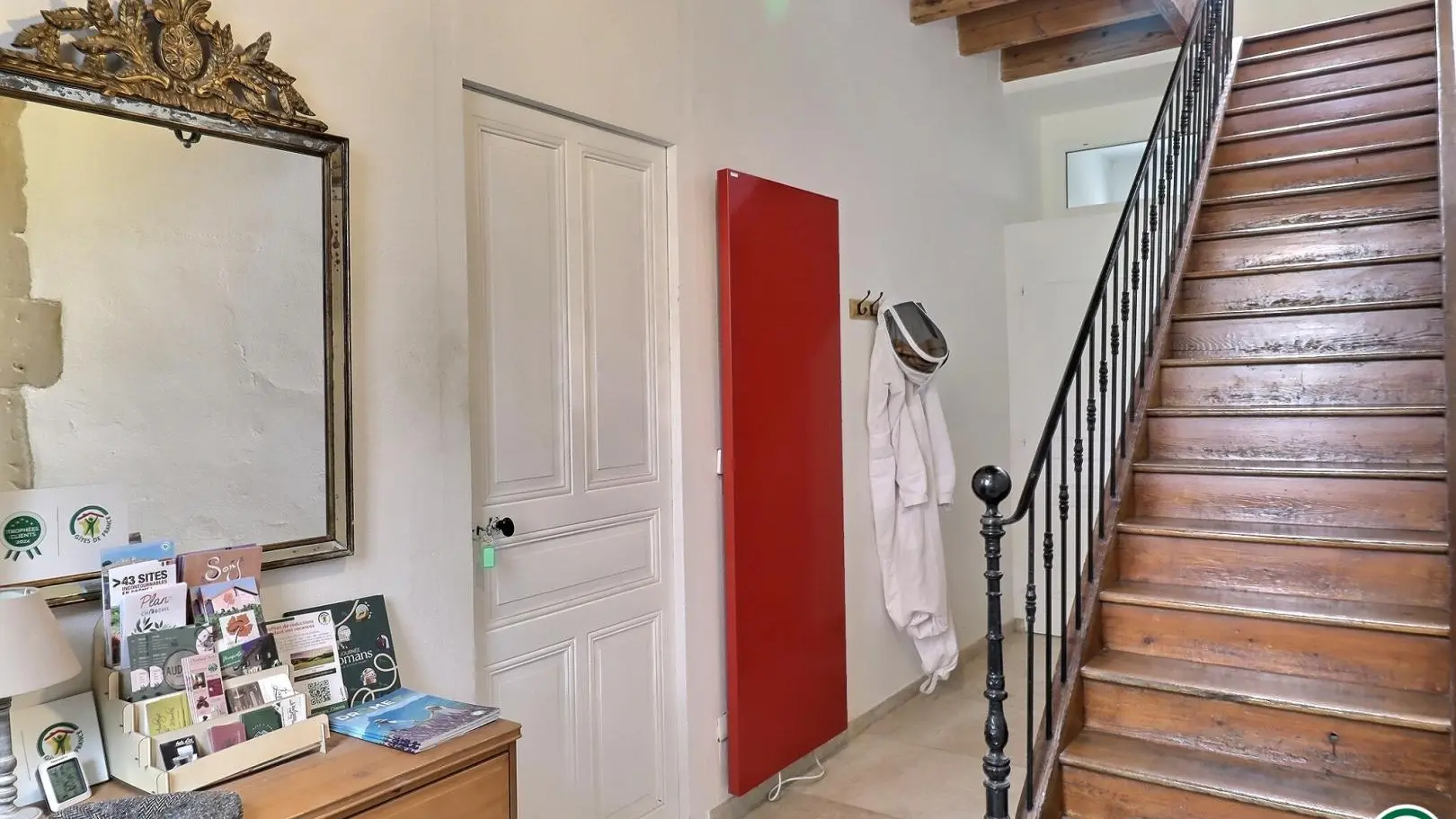 L'escalier qui mène au 1er étage