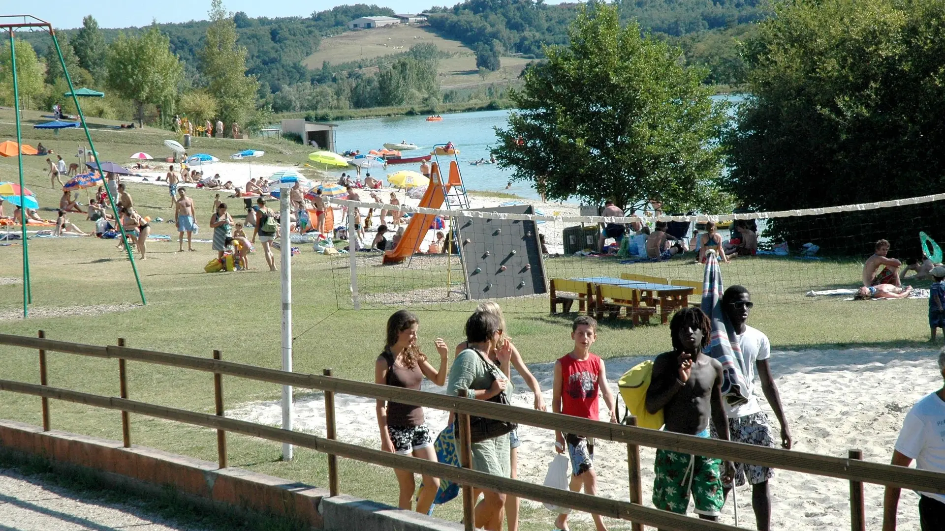 vue sur terrain de berach-volley