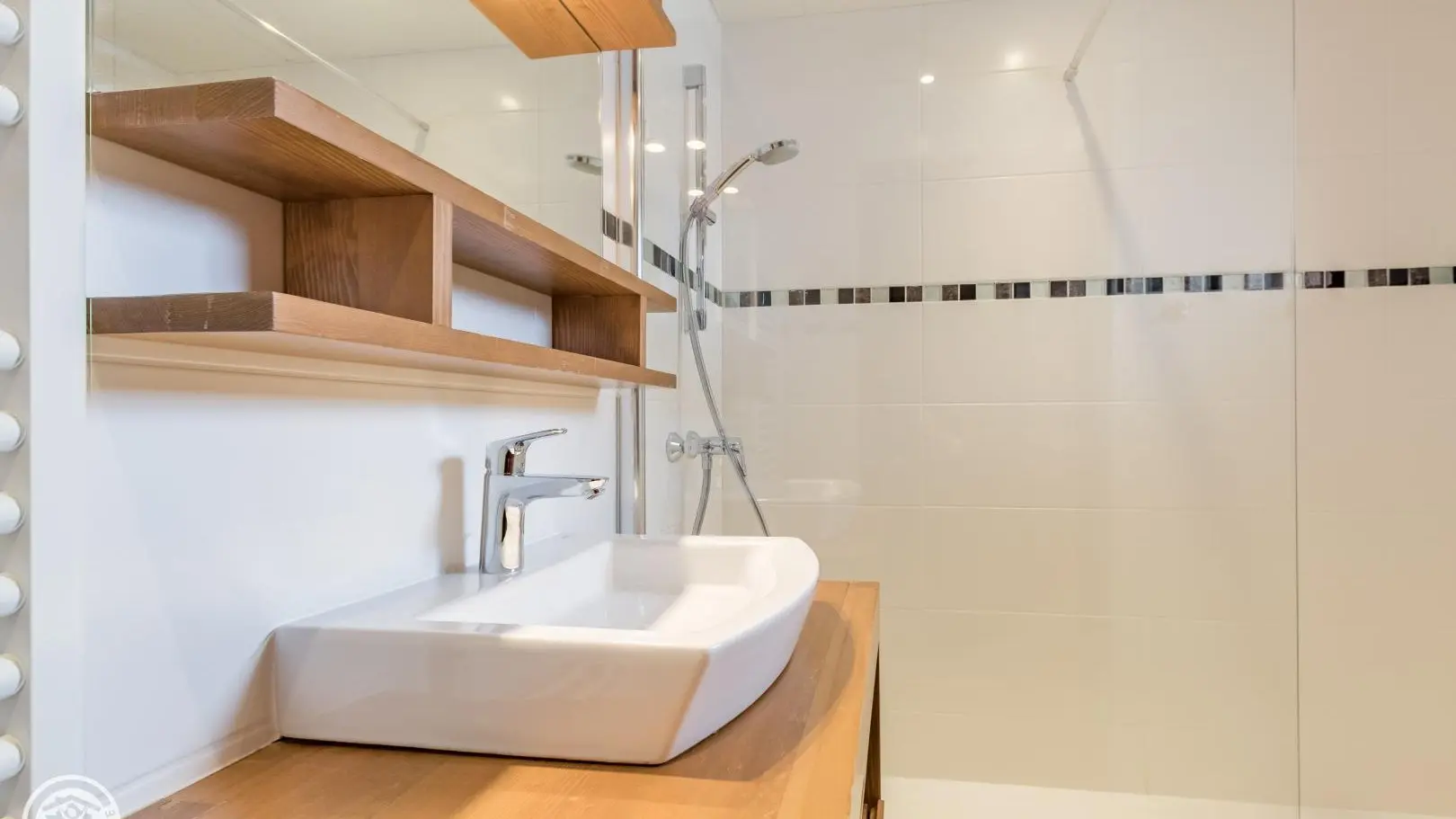 1ere salle d'eau avec douche italienne