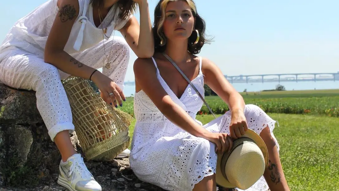 En blanc