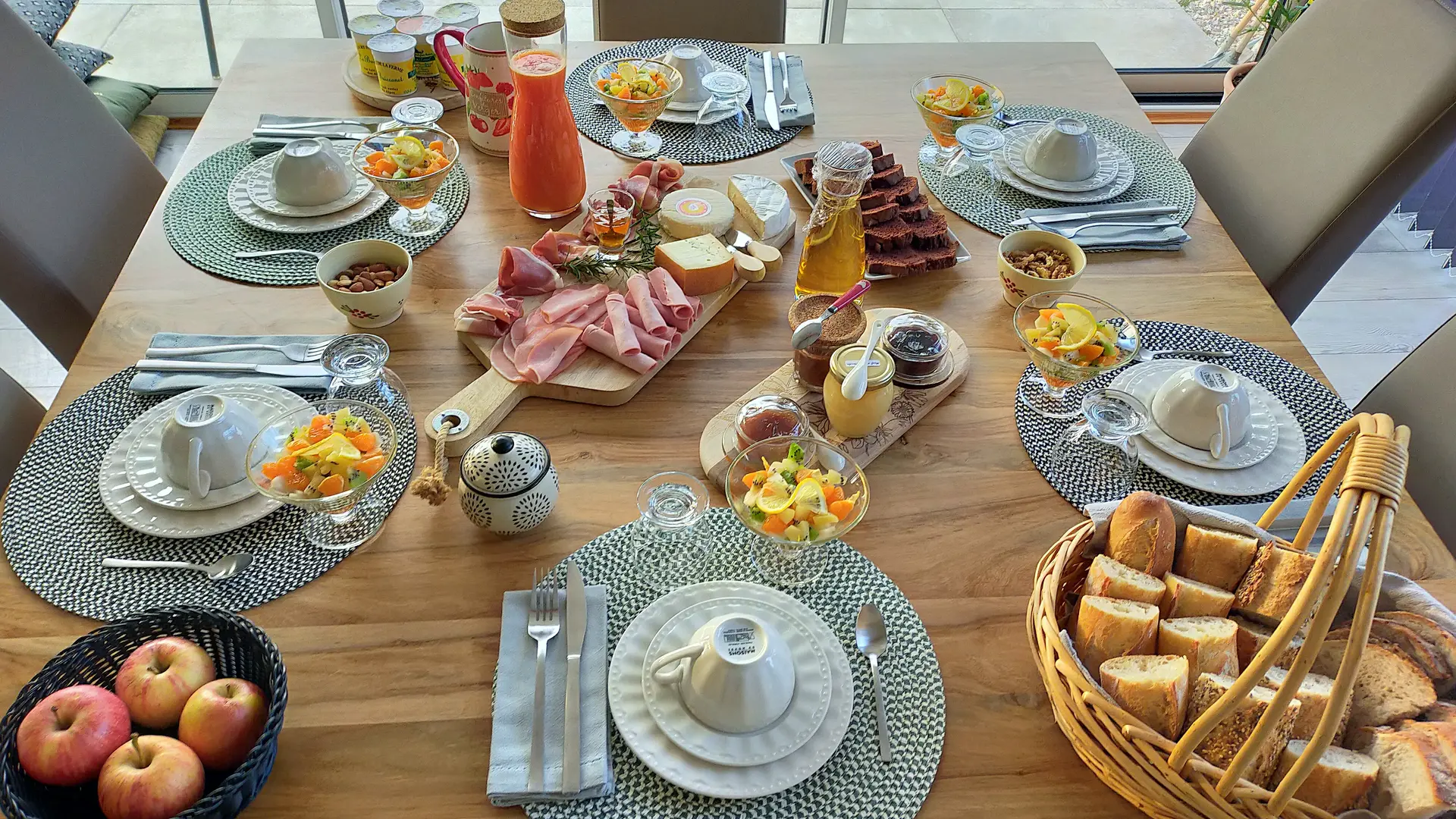 Petit déjeuner en intérieur