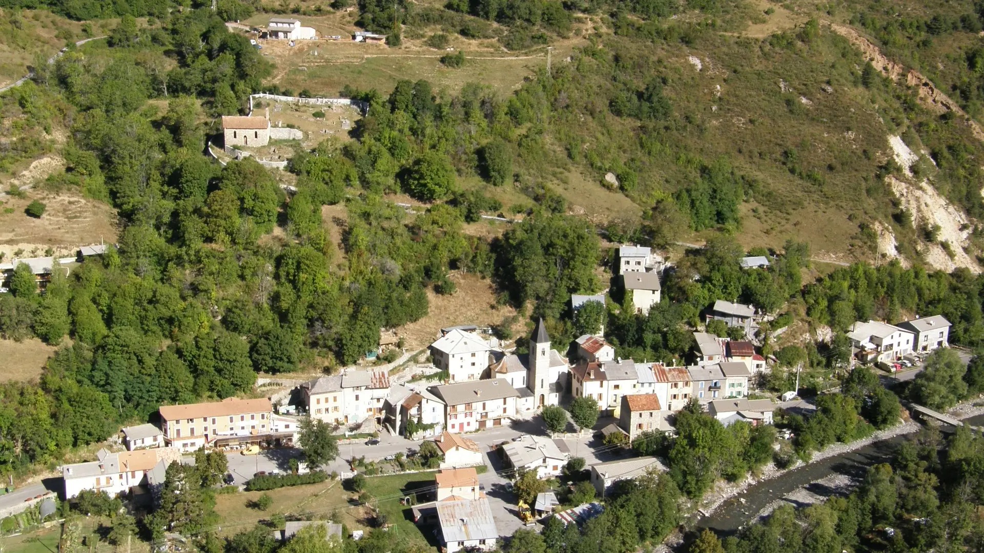 Barles vue aérienne